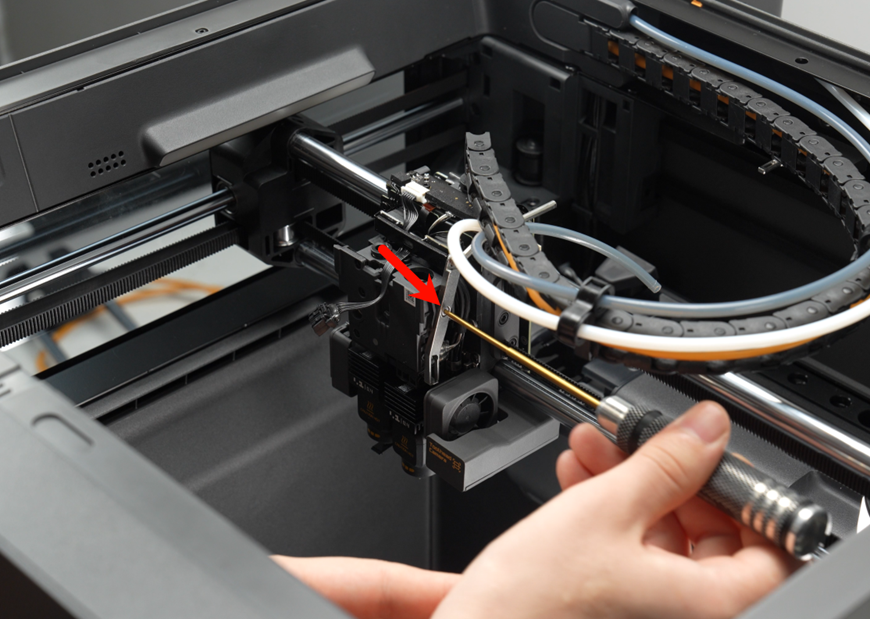010_remove_side__screw_on_the_right_lever.png