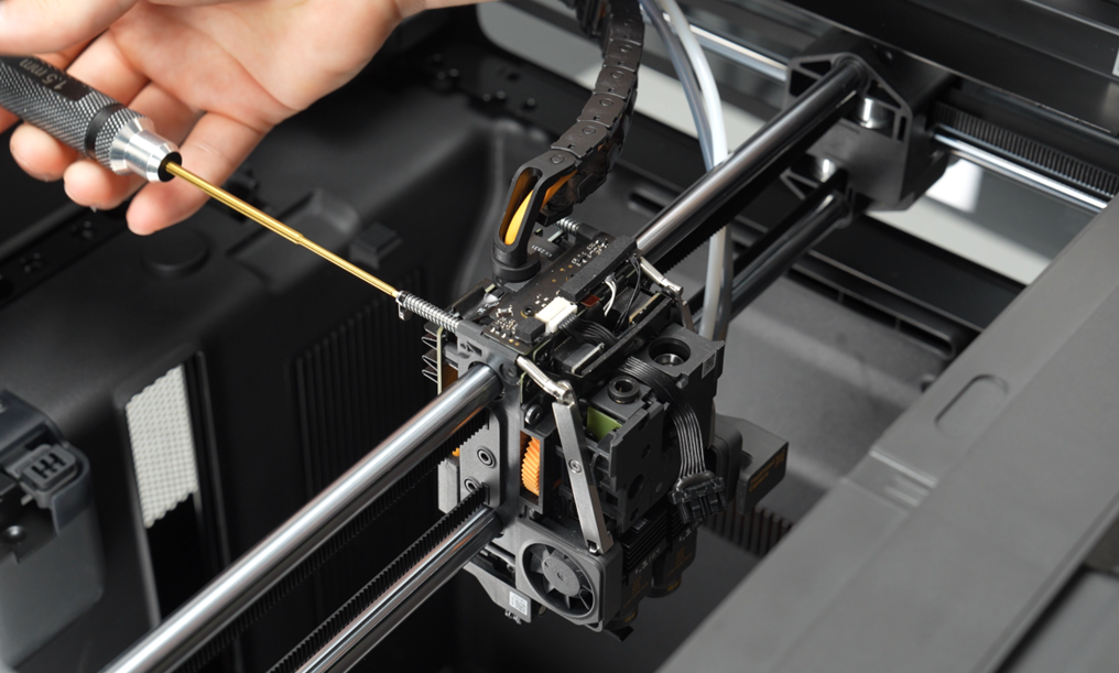 003_remove_the_screw_behind_the_left_lever.png