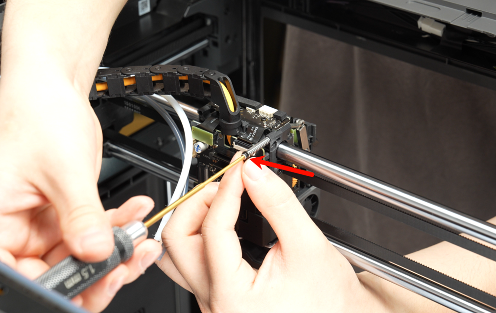 026_fasten_the_screw_behind_the_left_lever.png