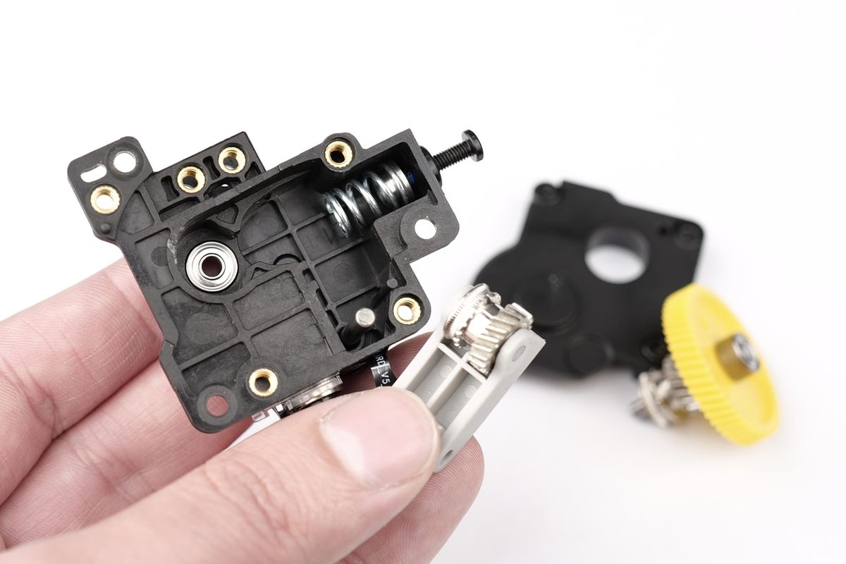 p1_extruder_disassembled.jpg