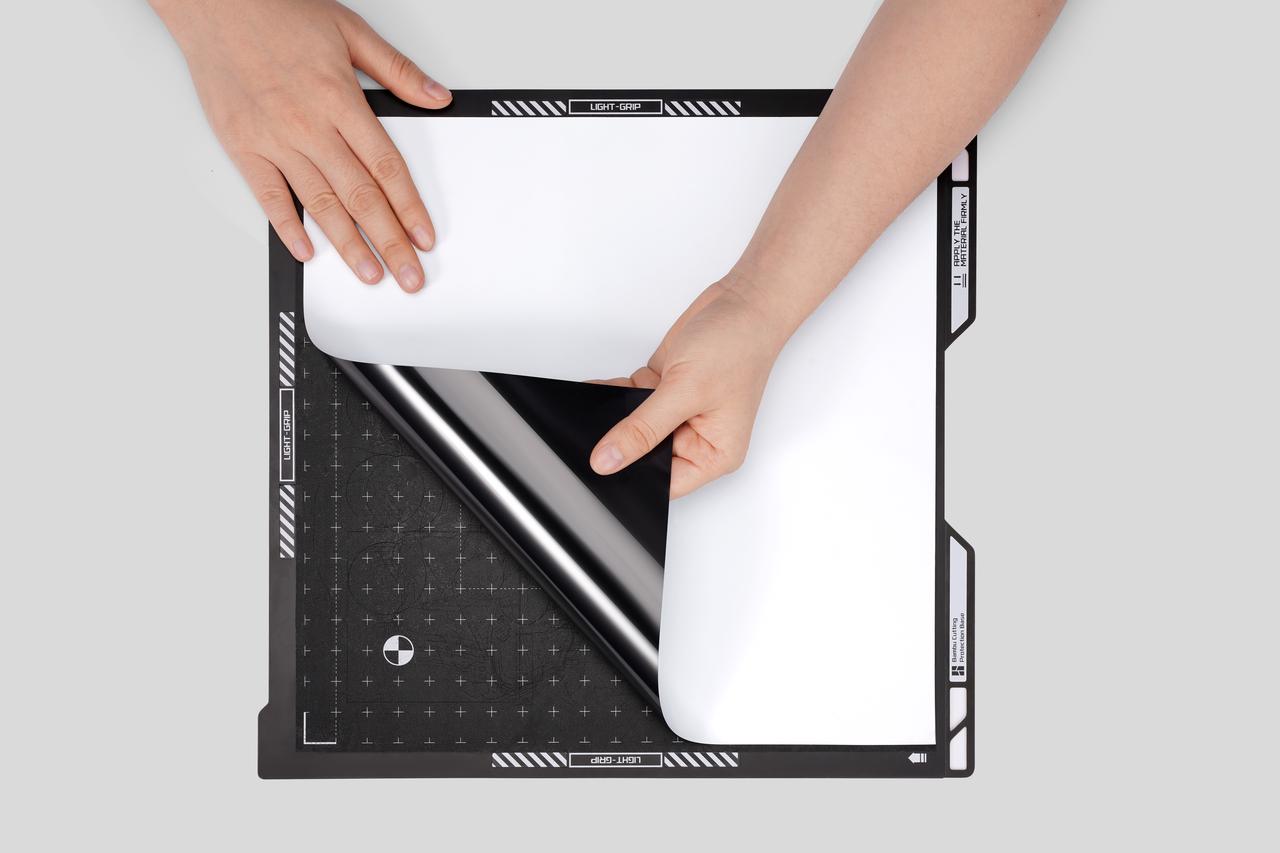 Use una alfombra de corte LightGrip, con el lado de corte hacia arriba y el lado de planchado hacia abajo;