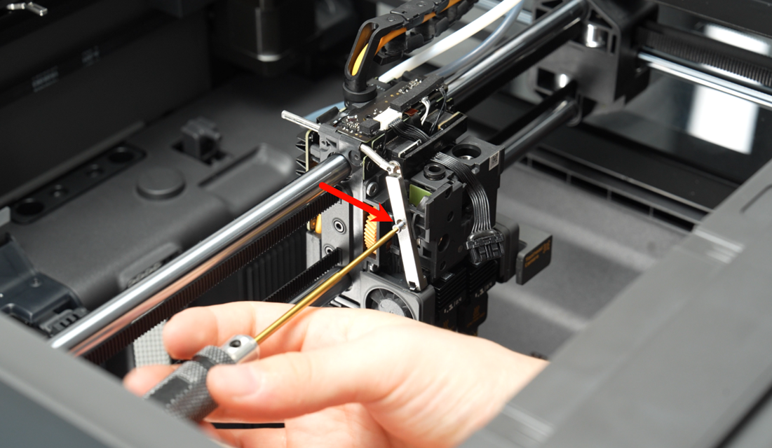 023_fasten_side__screw_on_the_left_lever.png