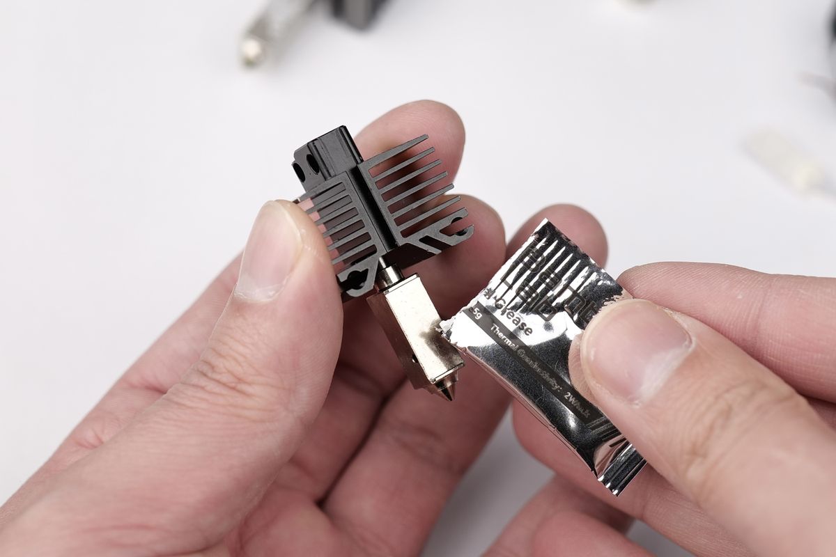 p1_nozzle_thermal_grease.jpg