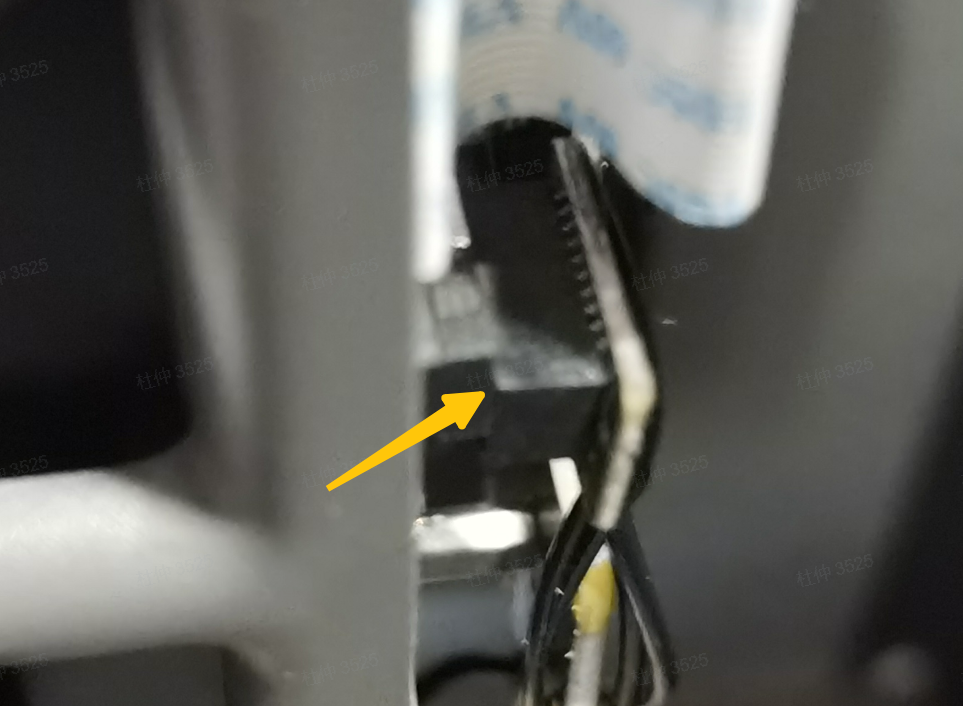 El conector del calentador no está alineado con el conector de la placa TH