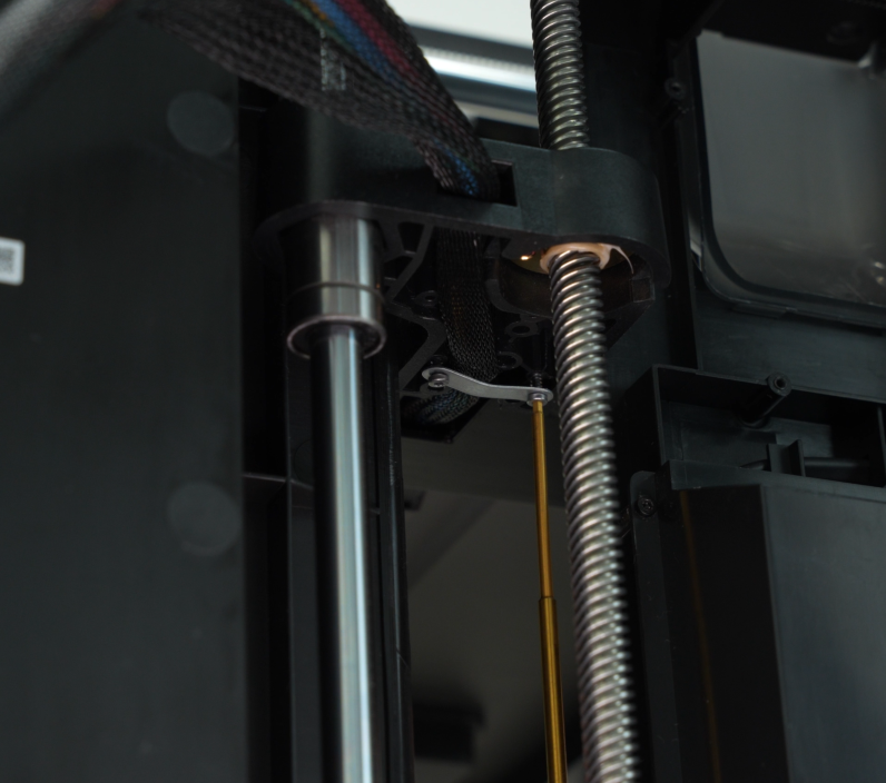 09_install_the_heated_bed_bottom_clamp_2_009.png