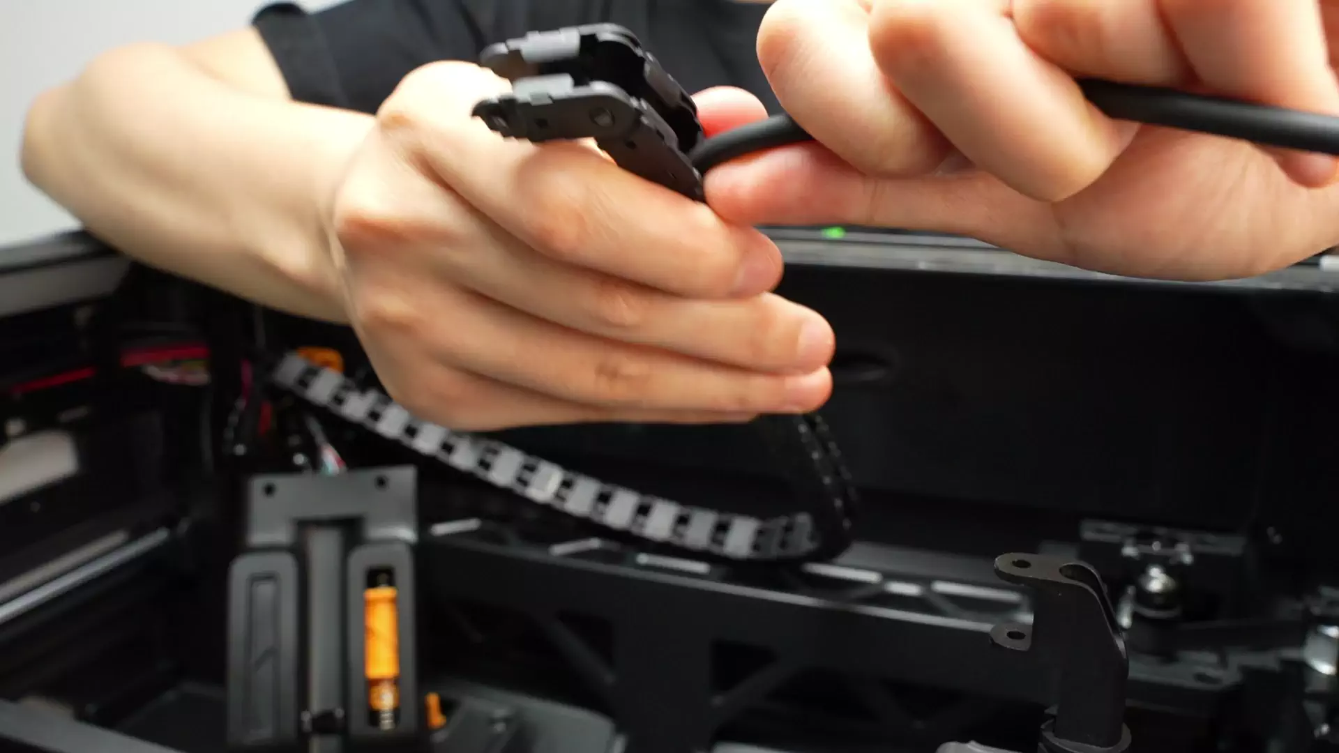 remove-cable-from-chain.webp