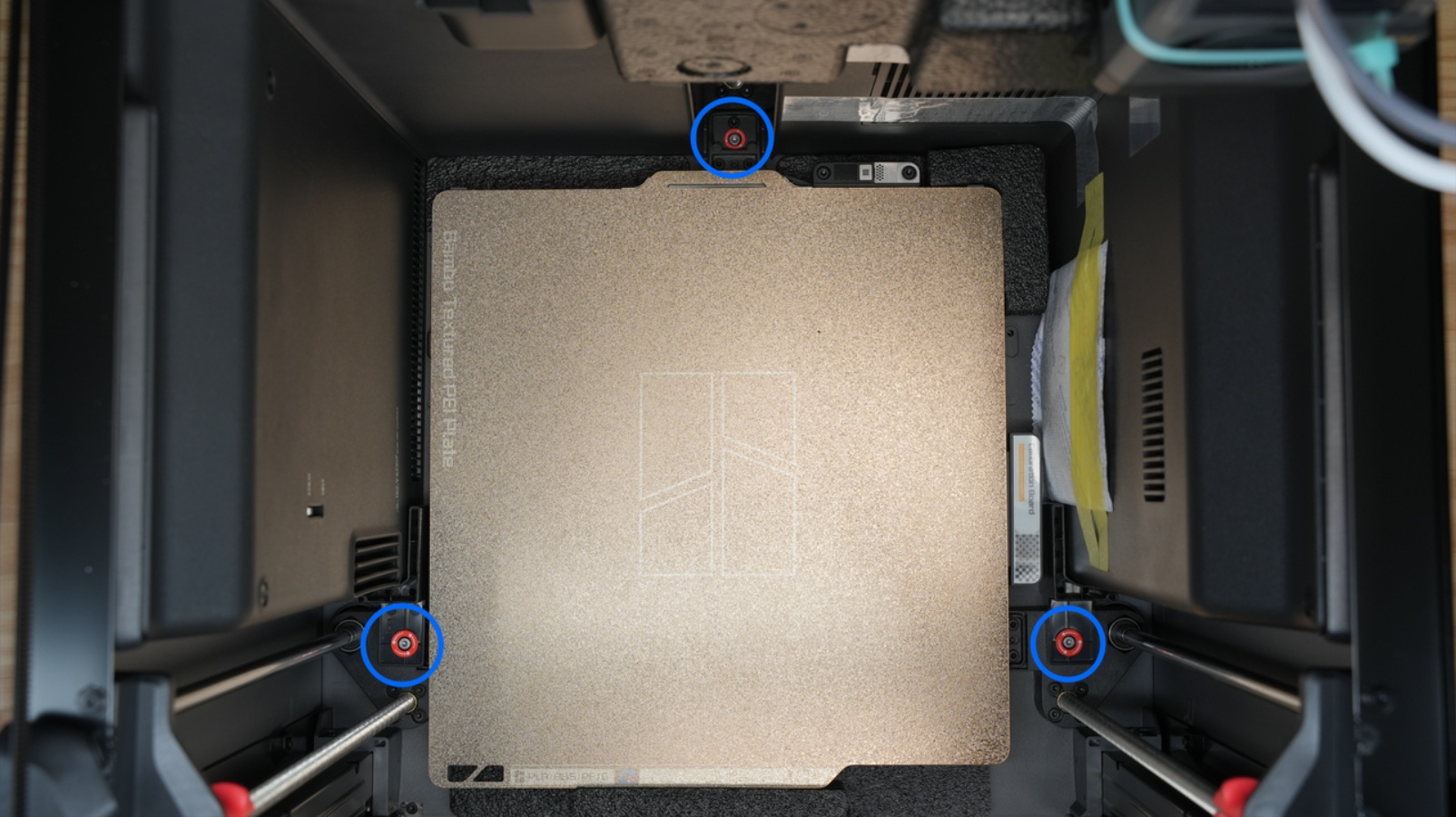 x2d-unboxing-heatbed-screws-x2d.png