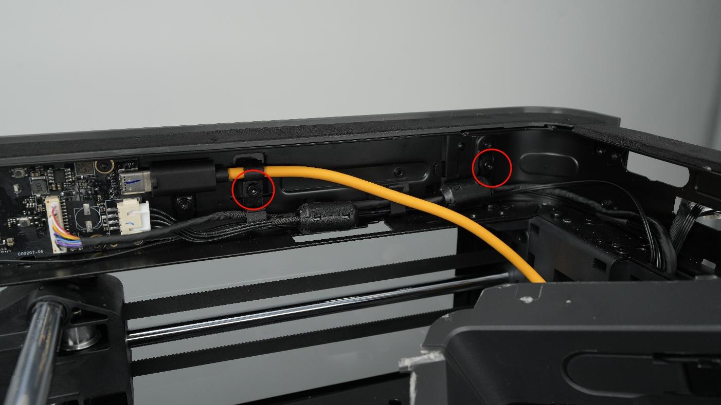 008_top_beam_screws.jpg