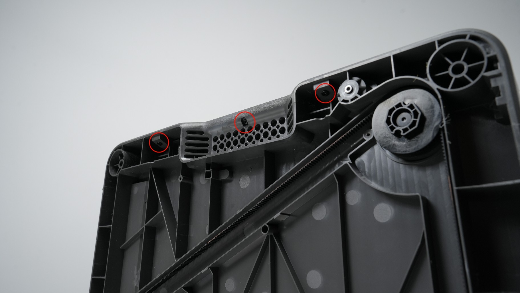 015_bottom_screws.jpg