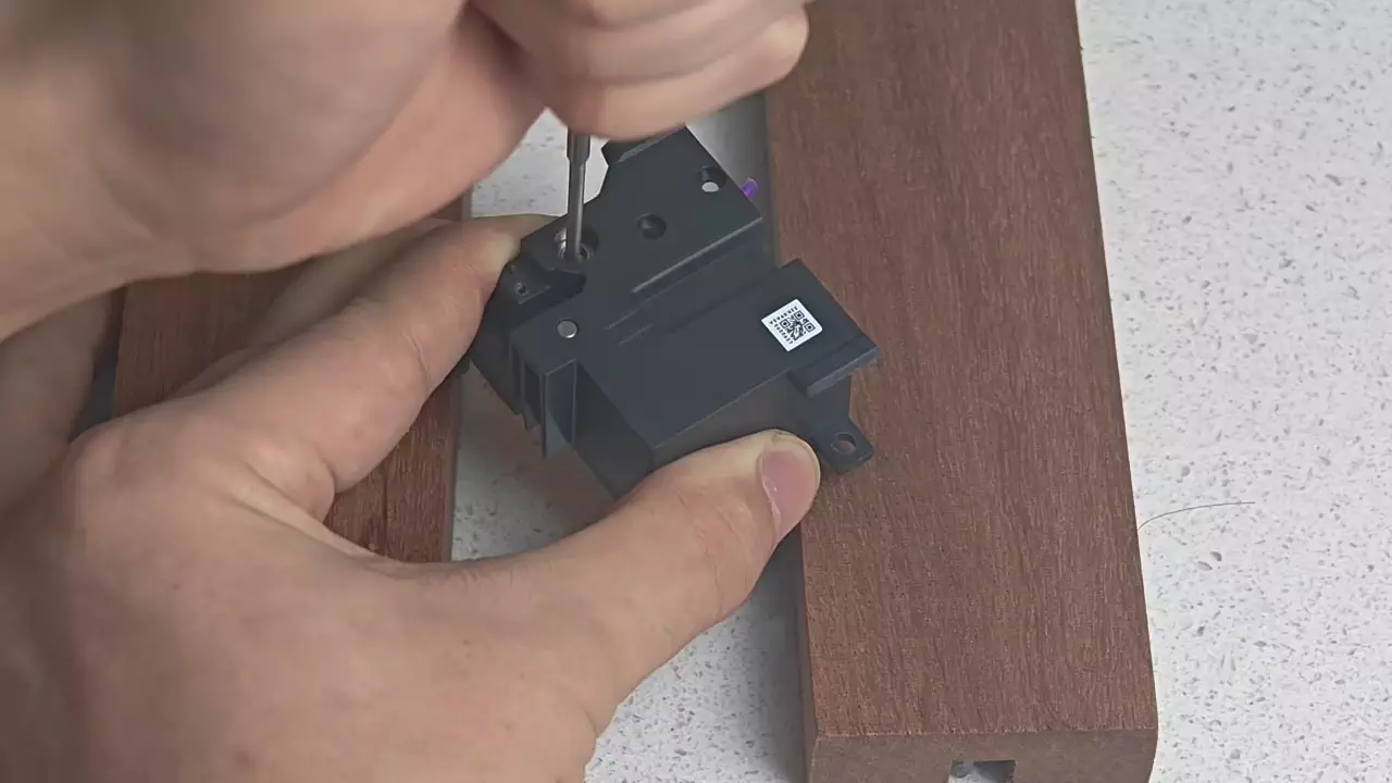 Empujando la rueda activa hacia afuera