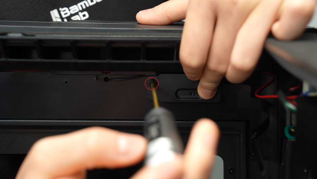 remove_one_screw_001.png