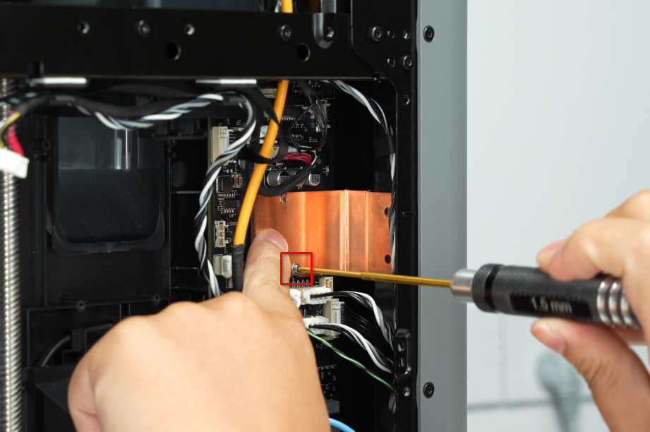 09_tighten_the_heatsink_screws_009.png