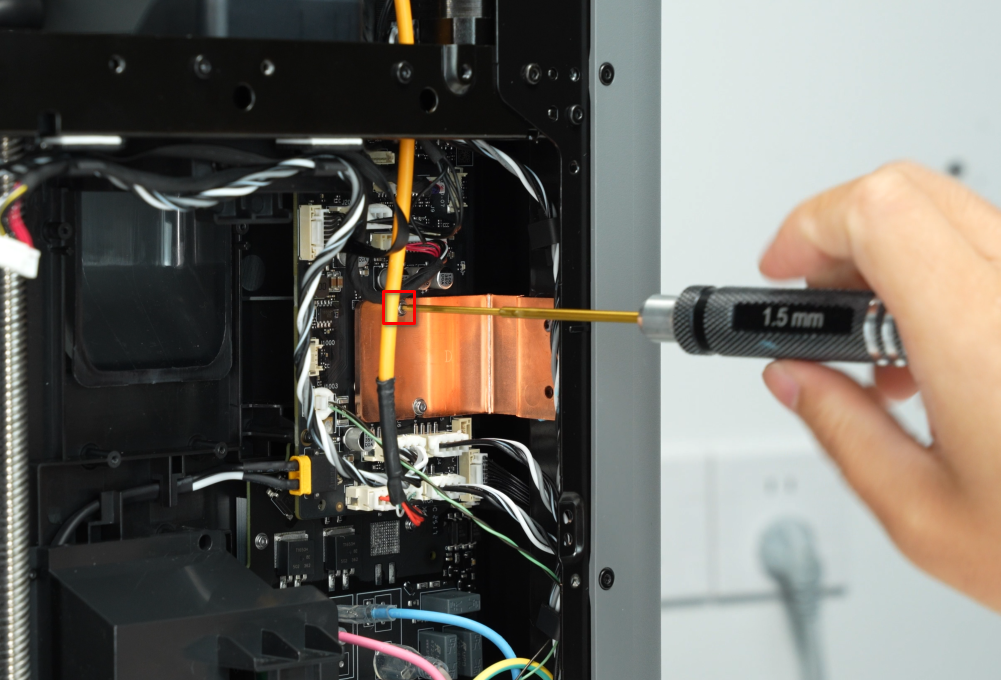 10_tighten_the_heatsink_screws_010.png
