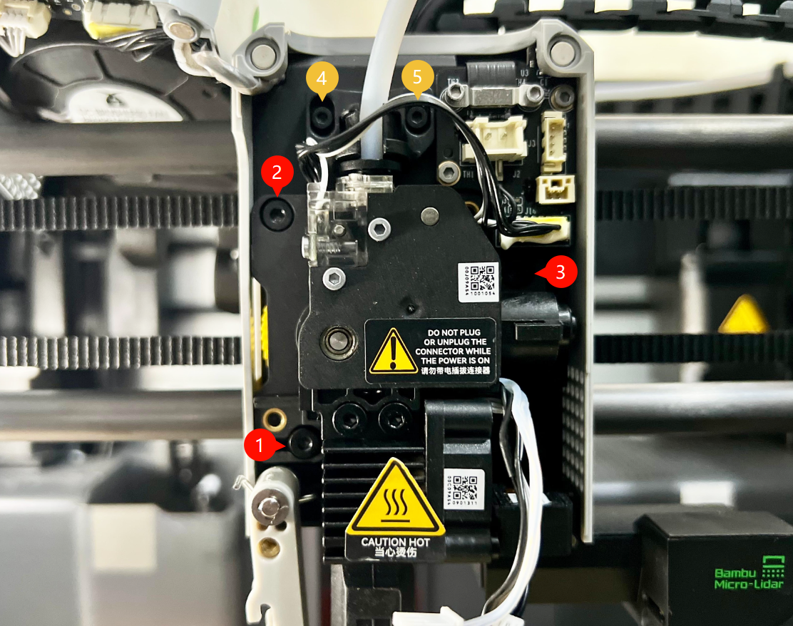 removing_the_extruder_screws.png