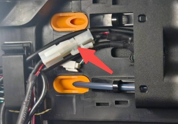 mc-th_connector.png