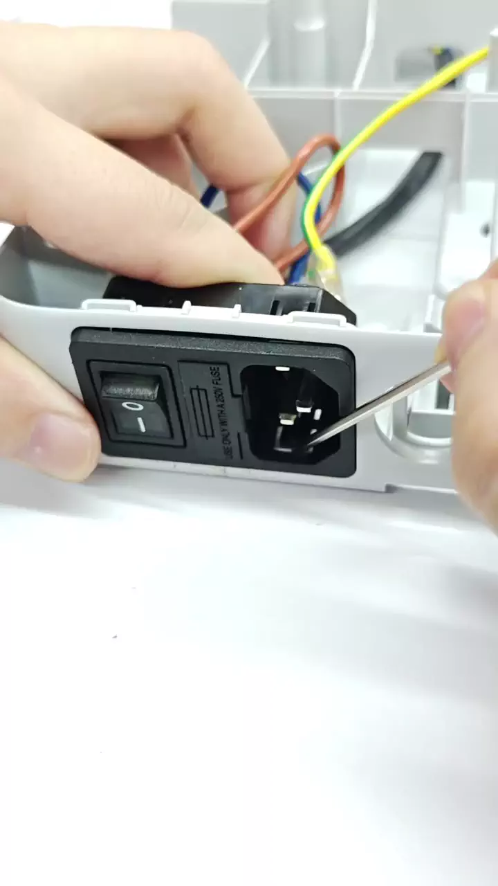 右下卡扣.webp